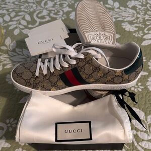 Gucci Beige Sneakers with Red and Green Accents